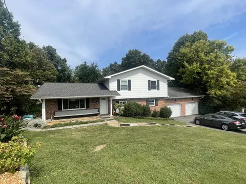 911 Sherry Cir, Hixson, TN 37343