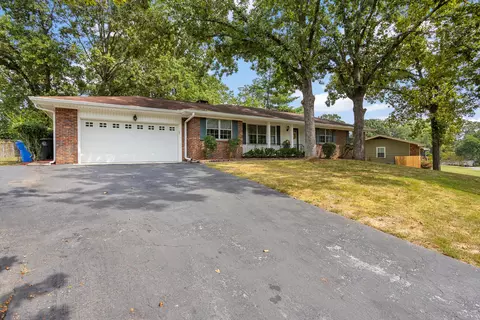 1309 N Glen Dr, Hixson, TN 37343