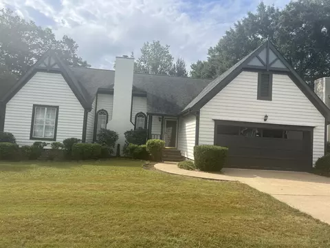 3016 Prestons Station Dr, Hixson, TN 37343