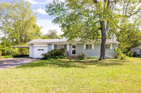 84 Valley Dr, Trenton, GA 30752