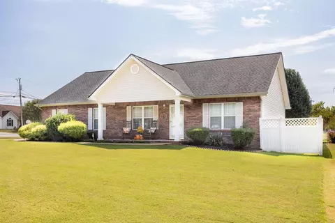546 Colony Cir, Fort Oglethorpe, GA 30742