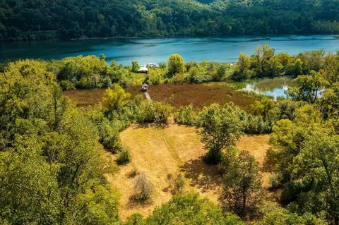 11300 Mullins Cove Rd, Whitwell, TN 37397