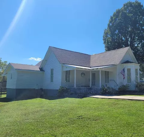 99 5th St, Trenton, GA 30752