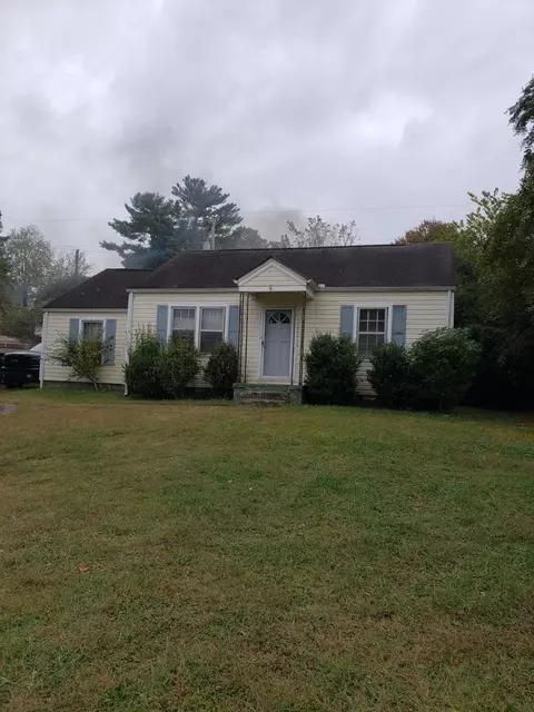 136 Hilltop Dr, Rossville, GA 30741