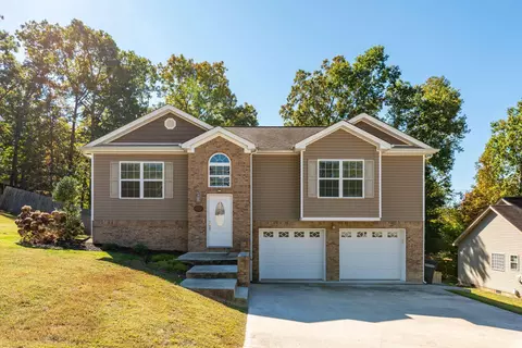 1006 Falcon Run Dr, Soddy Daisy, TN 37379