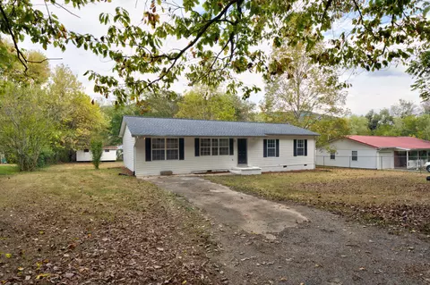 802 Castleview Cir, Jasper, TN 37347