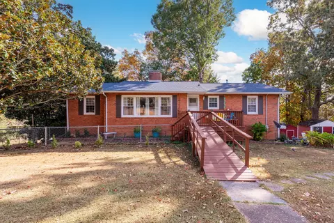 1910 Barrett Dr, Fort Oglethorpe, GA 30742