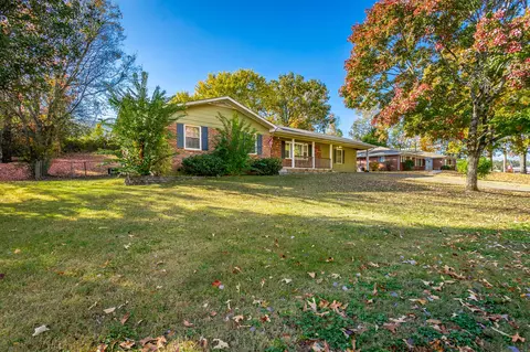 1210 Helena Dr, Hixson, TN 37343