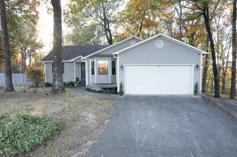40 E Carolyn Cir, Ringgold, GA 30736