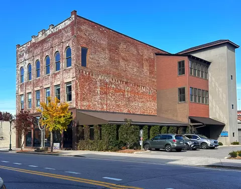 25 E Main St #201-301, Chattanooga, TN 37408