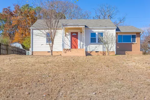 1015 S Mountain View Dr, Rossville, GA 30741