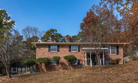 8400 Dunnhill Ln, Hixson, TN 37343