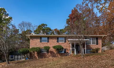 8400 Dunnhill Ln, Hixson, TN 37343