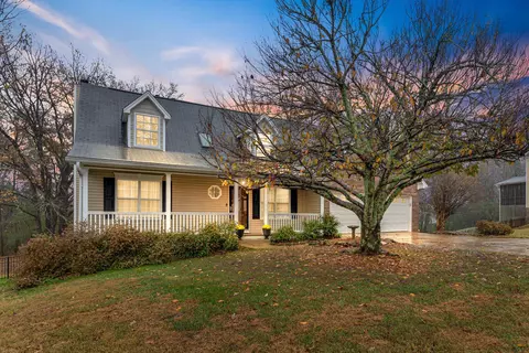 9924 Rolling Wind Dr, Soddy Daisy, TN 37379