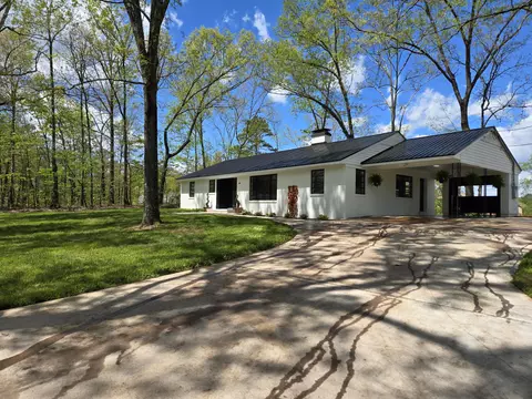 615 W Peachtree St, Chatsworth, GA 30705