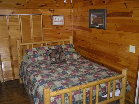 Bedroom - 690 Mirror Lake Rd, Dunlap, TN 37327 photo 2 of 3