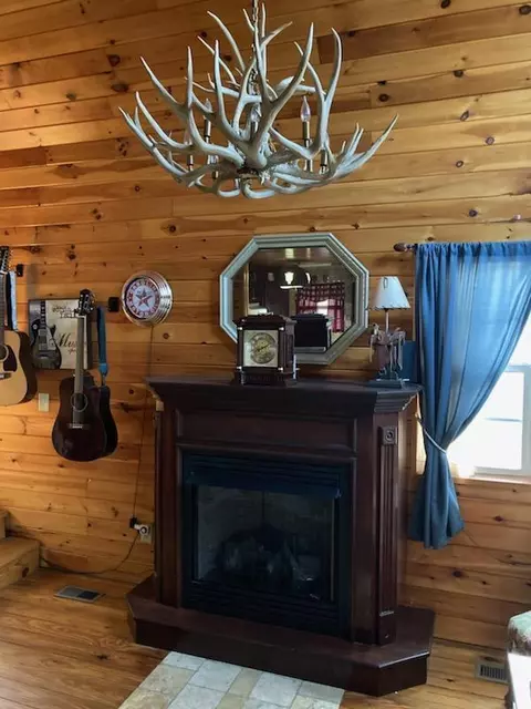 Living - 690 Mirror Lake Rd, Dunlap, TN 37327 photo 2 of 8