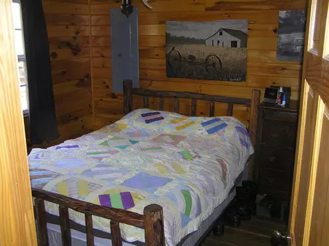 Bedroom - 690 Mirror Lake Rd, Dunlap, TN 37327 photo 1 of 3