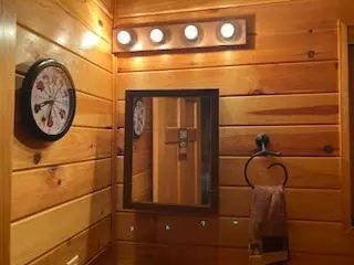 Bath - 690 Mirror Lake Rd, Dunlap, TN 37327 photo 5 of 5
