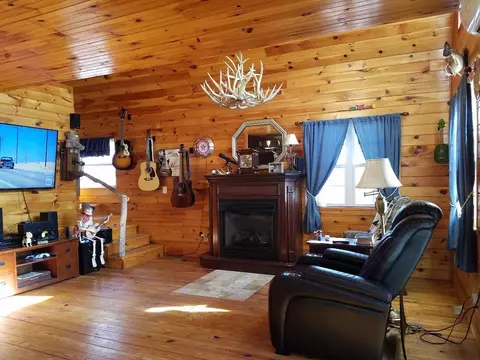 Living - 690 Mirror Lake Rd, Dunlap, TN 37327 photo 1 of 8
