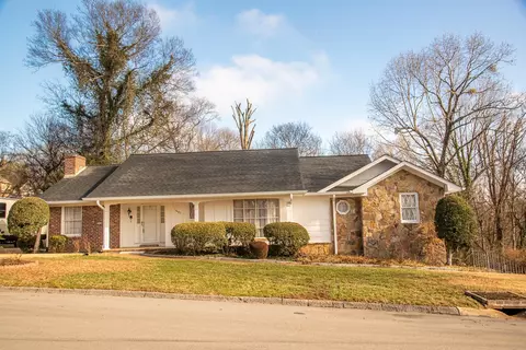 1607 Starboard Dr, Hixson, TN 37343