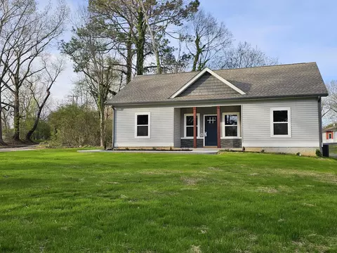 18 Spring Lake Rd, Rossville, GA 30741