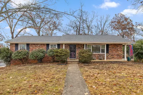 1340 Clearpoint Dr, Hixson, TN 37343
