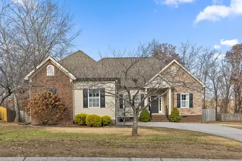 10925 Thatcher Crest Dr, Soddy Daisy, TN 37379