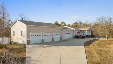 9432 Lenora Dr, Soddy Daisy, TN 37379