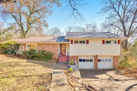 5520 Crestview Dr, Hixson, TN 37343
