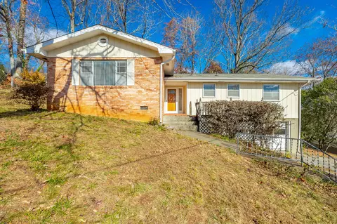 21 Holiday Ln, Chattanooga, TN 37415