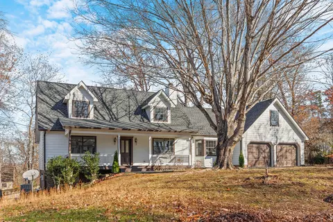 6525 Lake Shadows Cir, Hixson, TN 37343