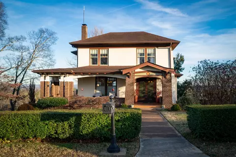 3246 S Crest Pl, Chattanooga, TN 37404