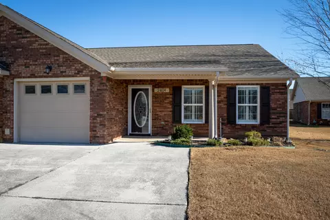2401 Applebrook Dr, Rossville, GA 30741