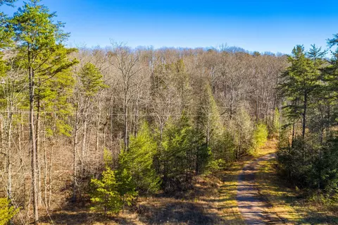 89 Sullivan Mill Ln, Graysville, TN 37338