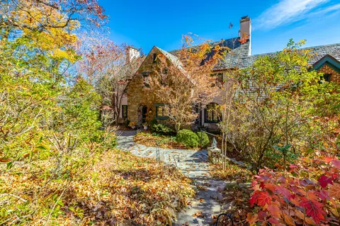 210 Fairy Trl, Lookout Mountain, TN 37350