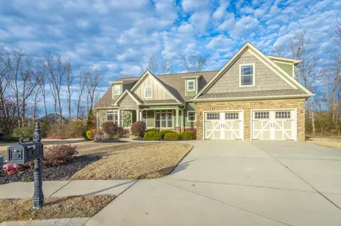 8402 Fenwick Dr, Ooltewah, TN 37363