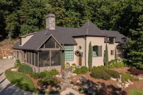 4015 Woods Pt, Rocky Face, GA 30740