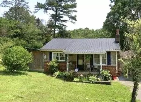 524 E Garden Farm Rd, Rossville, GA 30741
