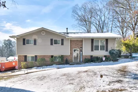 810 N Valleywood Cir, Hixson, TN 37343