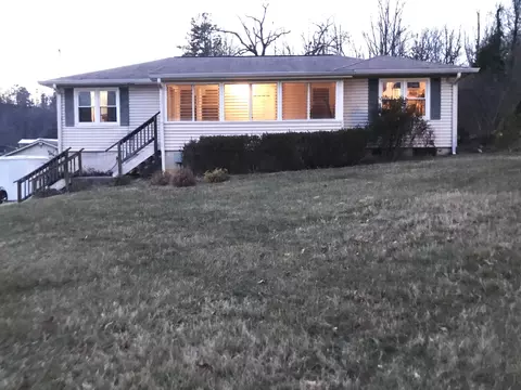 1002 Dry Valley Rd, Rossville, GA 30741