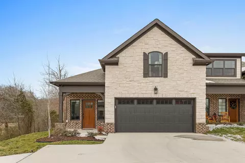 734 Wood Grove Cir #17, Hixson, TN 37343