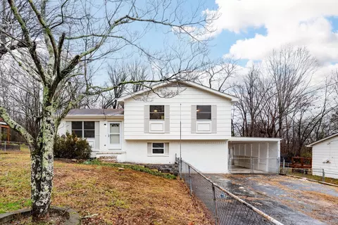 1381 Meadowood Dr, Hixson, TN 37343