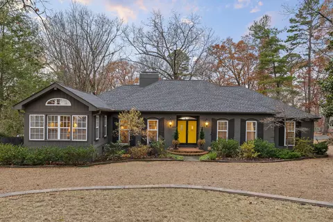 123 N Palisades Dr, Signal Mountain, TN 37377
