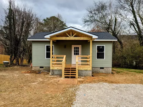699 Dry Valley Rd, Rossville, GA 30741