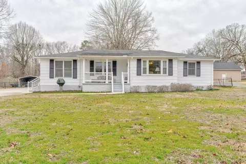 634 Hickory Ln, Rossville, GA 30741
