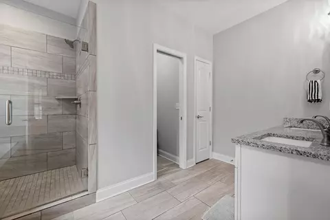 Bath - 792 Soaring Eagle Cir, Hixson, TN 37343 photo 2 of 5