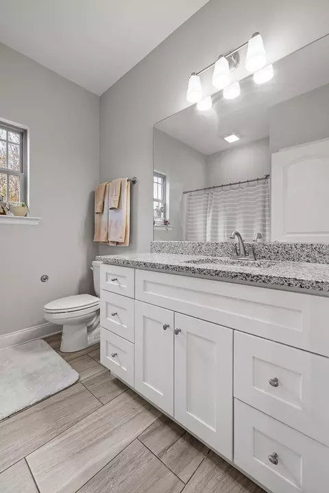 Bath - 792 Soaring Eagle Cir, Hixson, TN 37343 photo 1 of 5