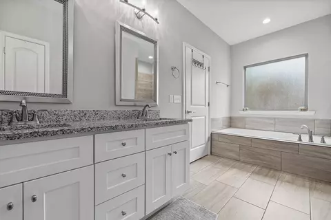 Bath - 792 Soaring Eagle Cir, Hixson, TN 37343 photo 4 of 5