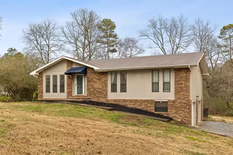 8205 Rolling Stone Ln, Ooltewah, TN 37363